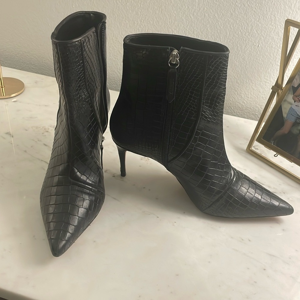 Schutz ankle boots black snake skin size 8